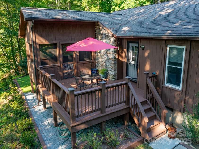 173 Cherokee Springs Trail, Hendersonville, NC 28739.  MLS# CAR4233123, YatesRealty ID 5997. 173 Cherokee Springs Trail