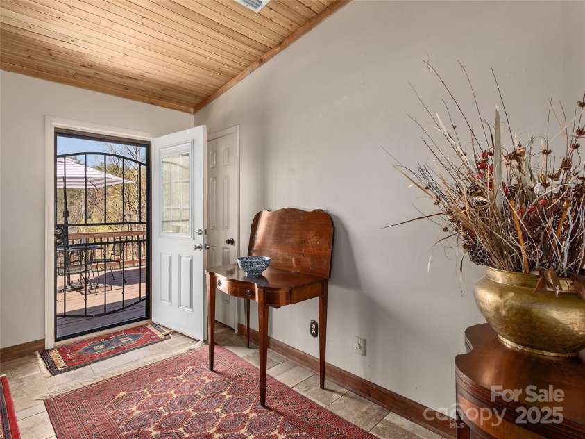 173 Cherokee Springs Trail, Hendersonville, NC 28739.  MLS# CAR4233123, YatesRealty ID 5997. Inviting Entry