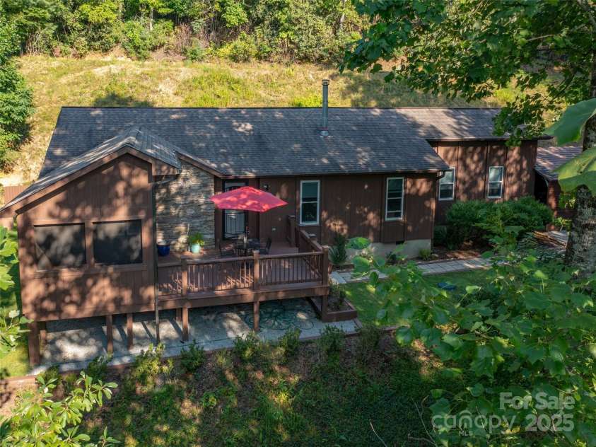 173 Cherokee Springs Trail, Hendersonville, NC 28739.  MLS# CAR4233123, YatesRealty ID 5997. You will love it here!