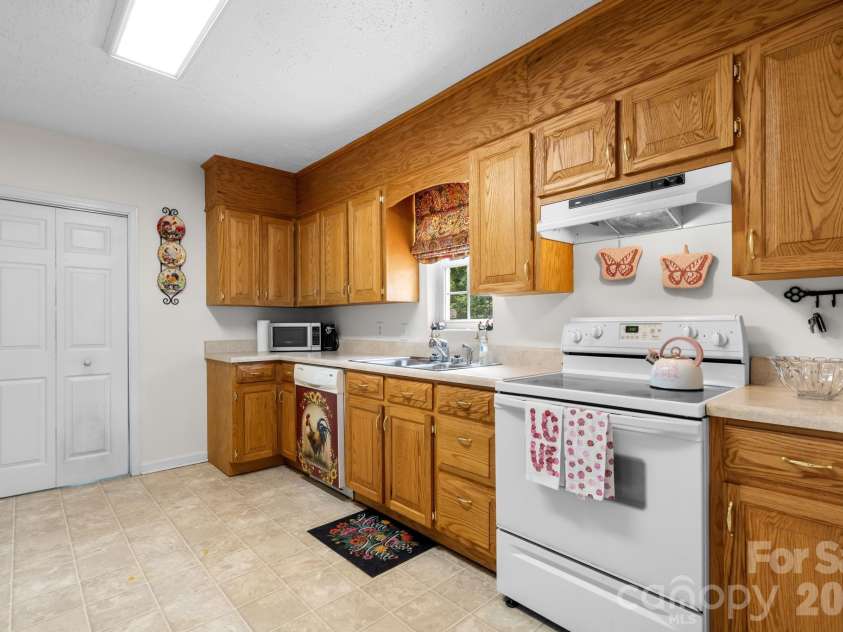 625 Milton Avenue, Valdese, NC 28690.  MLS# CAR4347687, YatesRealty ID 5997. 