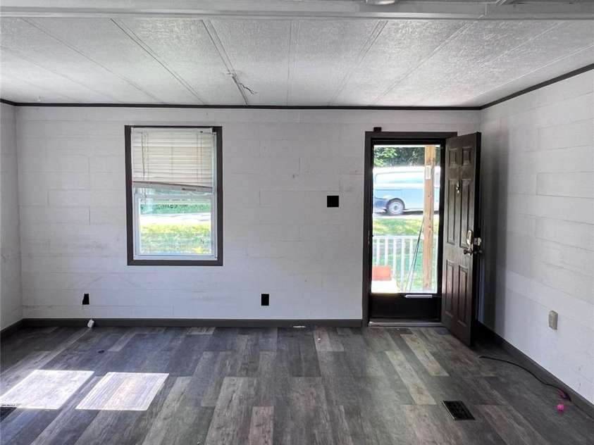 150 Piney Ridge Drive, Hendersonville, NC 28791.  MLS# CAR4351745, YatesRealty ID 5998. 