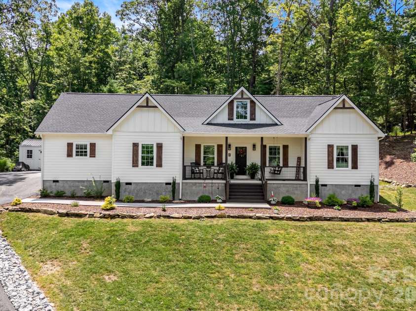 70 Jp Huggins Drive, Hendersonville, NC 28791.  MLS# CAR4277008, YatesRealty ID 5999. 
