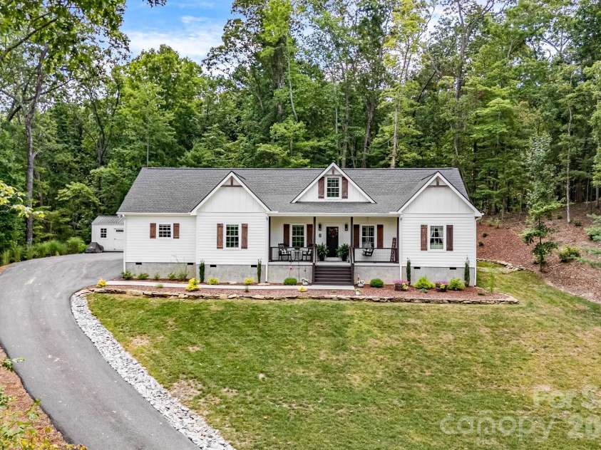 70 Jp Huggins Drive, Hendersonville, NC 28791.  MLS# CAR4277008, YatesRealty ID 5999. 