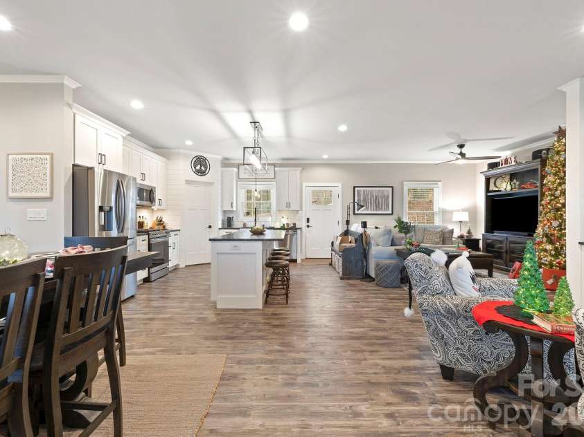 70 Jp Huggins Drive, Hendersonville, NC 28791.  MLS# CAR4277008, YatesRealty ID 5999. 