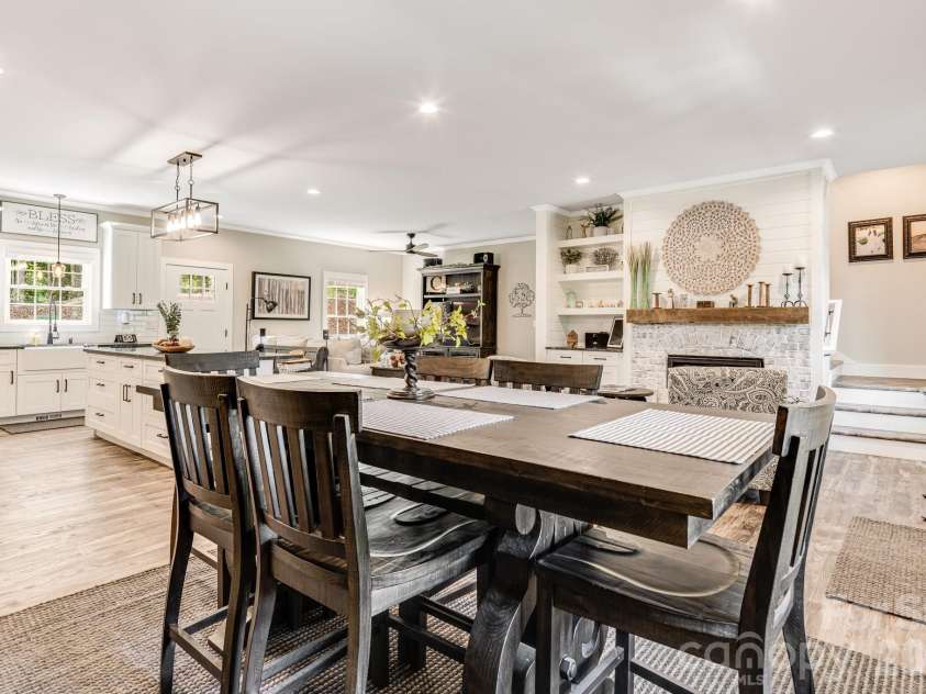 70 Jp Huggins Drive, Hendersonville, NC 28791.  MLS# CAR4277008, YatesRealty ID 5999. 