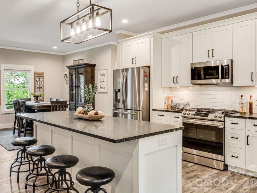 70 Jp Huggins Drive, Hendersonville, NC 28791.  MLS# CAR4277008, YatesRealty ID 5999. 