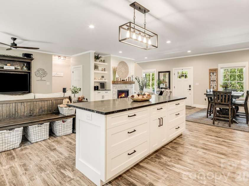 70 Jp Huggins Drive, Hendersonville, NC 28791.  MLS# CAR4277008, YatesRealty ID 5999. 