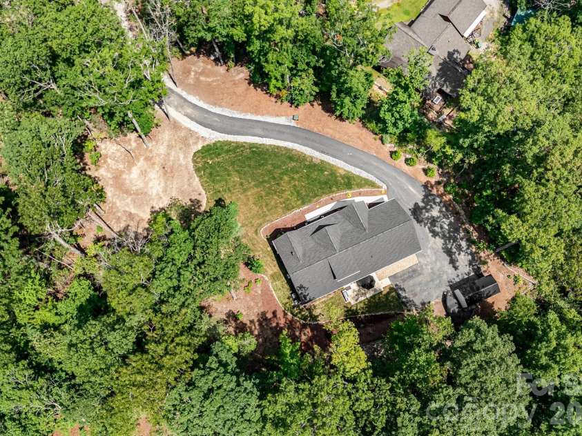 70 Jp Huggins Drive, Hendersonville, NC 28791.  MLS# CAR4277008, YatesRealty ID 5999. 