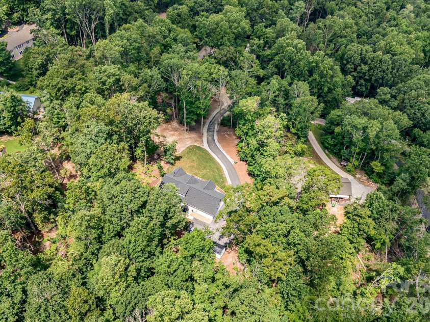 70 Jp Huggins Drive, Hendersonville, NC 28791.  MLS# CAR4277008, YatesRealty ID 5999. 