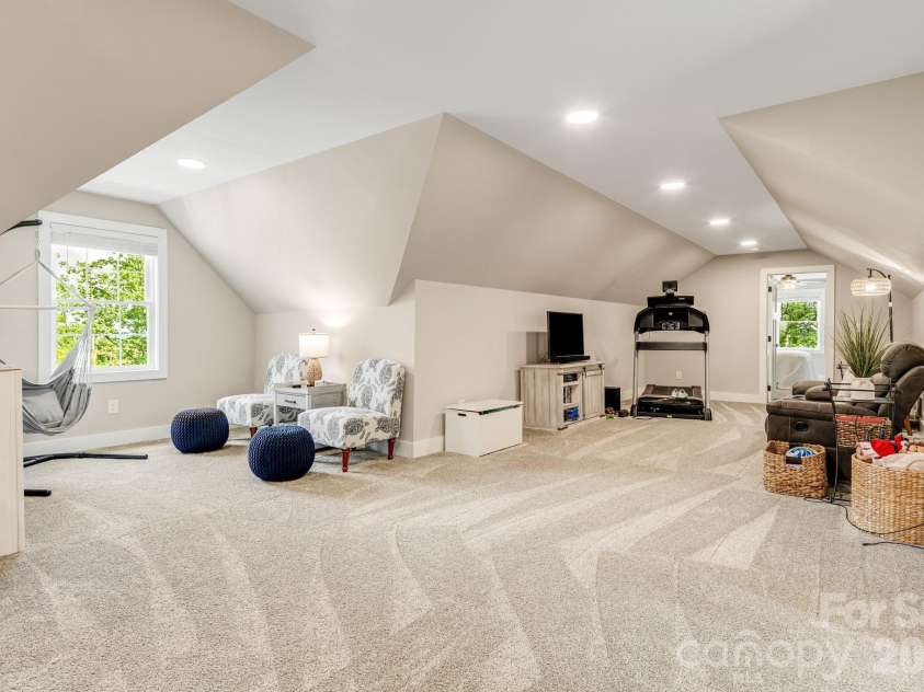 70 Jp Huggins Drive, Hendersonville, NC 28791.  MLS# CAR4277008, YatesRealty ID 5999. Bonus/Flex Space