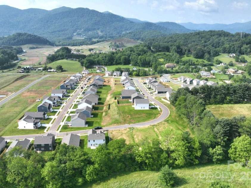 84 Ridgehaven Drive, Waynesville, NC 28786.  MLS# CAR4299660, YatesRealty ID 60. Community overview