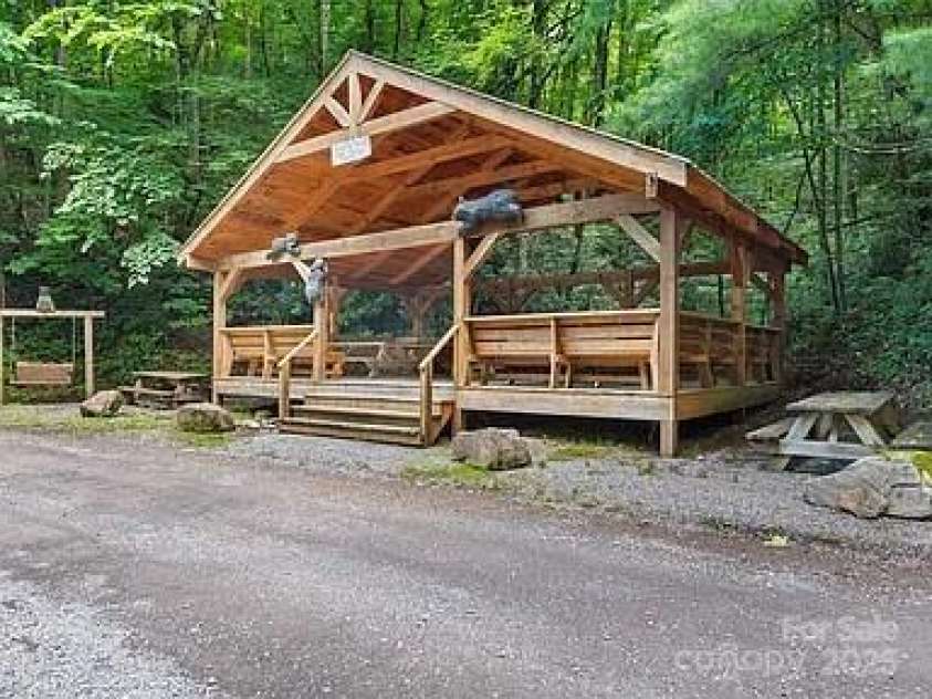 510 Sky Drive, Maggie Valley, NC 28751.  MLS# CAR4244648, YatesRealty ID 6001. 