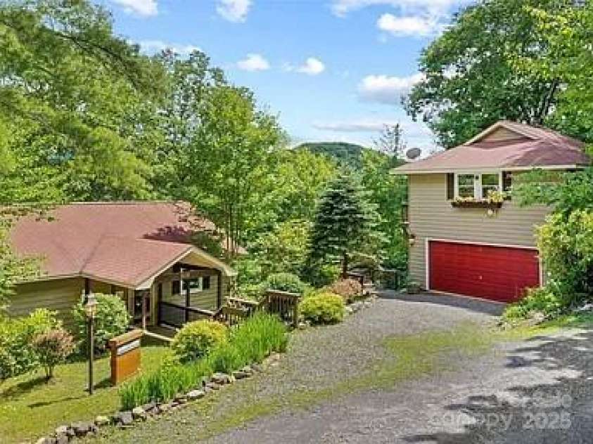 510 Sky Drive, Maggie Valley, NC 28751.  MLS# CAR4244648, YatesRealty ID 6001. 