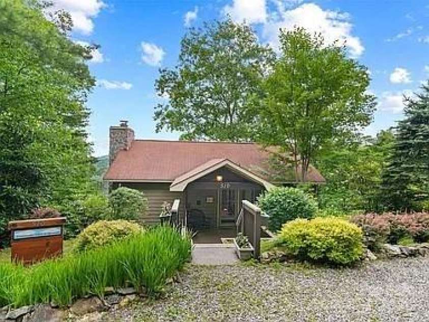 510 Sky Drive, Maggie Valley, NC 28751.  MLS# CAR4244648, YatesRealty ID 6001. 