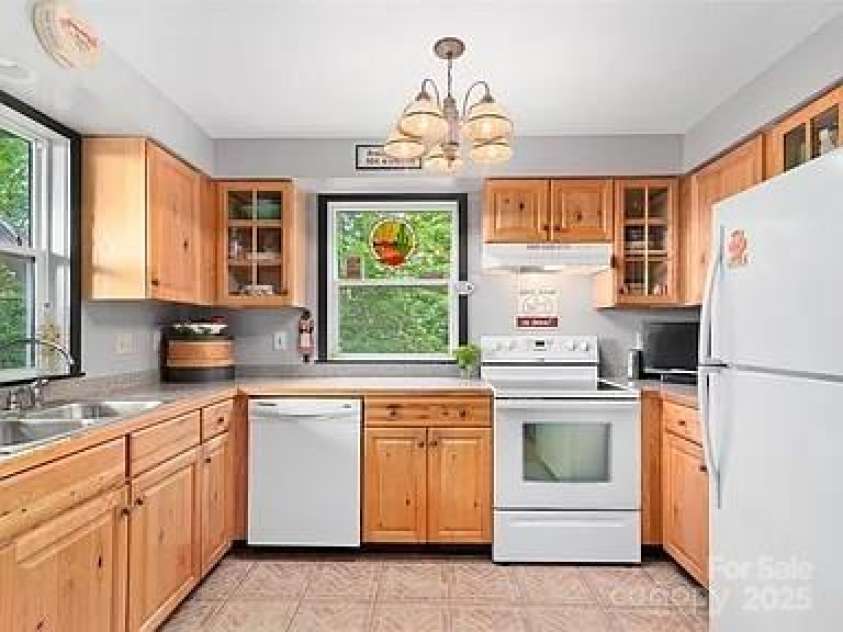 510 Sky Drive, Maggie Valley, NC 28751.  MLS# CAR4244648, YatesRealty ID 6001. 