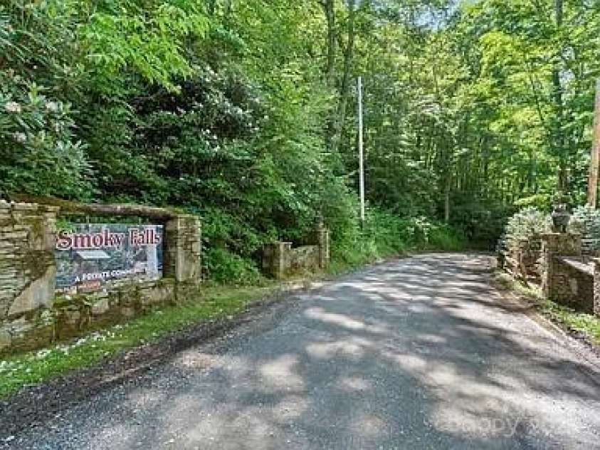 510 Sky Drive, Maggie Valley, NC 28751.  MLS# CAR4244648, YatesRealty ID 6001. 