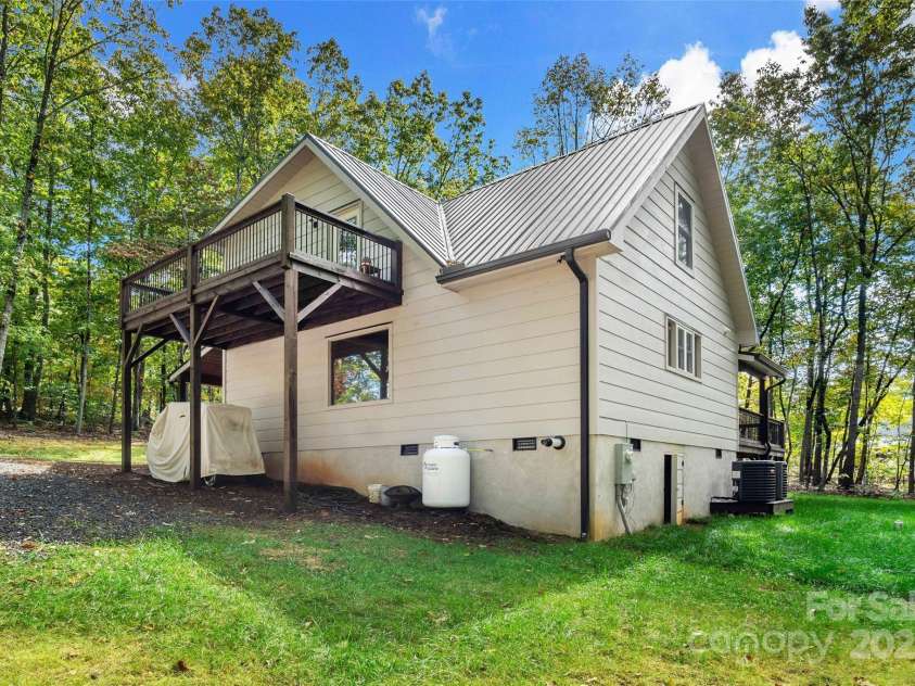 25 Briar Ridge Lane, Nebo, NC 28761.  MLS# CAR4247532, YatesRealty ID 6003. 