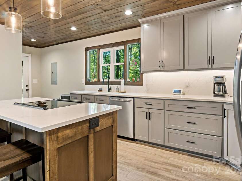 25 Briar Ridge Lane, Nebo, NC 28761.  MLS# CAR4247532, YatesRealty ID 6003. 