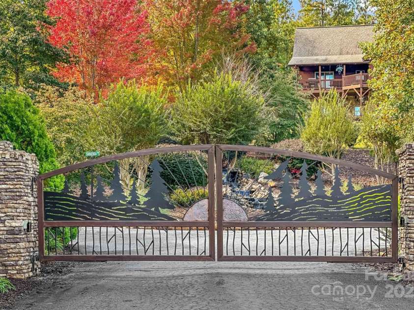 25 Briar Ridge Lane, Nebo, NC 28761.  MLS# CAR4247532, YatesRealty ID 6003. 