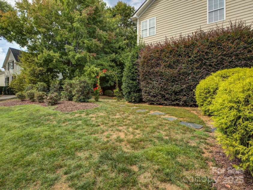 8200 Sturminster Drive, Waxhaw, NC 28173.  MLS# CAR4316665, YatesRealty ID 6003. 