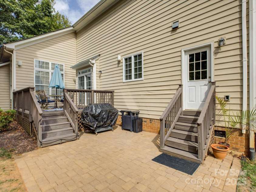 8200 Sturminster Drive, Waxhaw, NC 28173.  MLS# CAR4316665, YatesRealty ID 6003. 