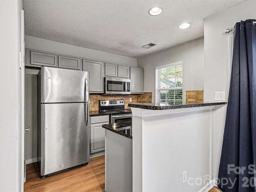 1825 Birch Heights Court, Charlotte, NC 28213.  MLS# CAR4332551, YatesRealty ID 6004. 