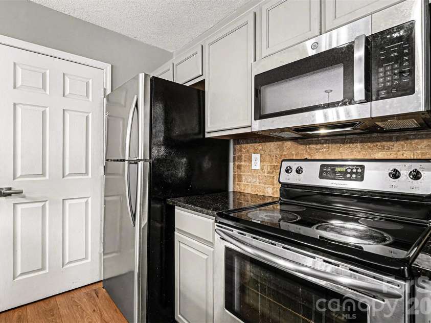 1825 Birch Heights Court, Charlotte, NC 28213.  MLS# CAR4332551, YatesRealty ID 6004. 