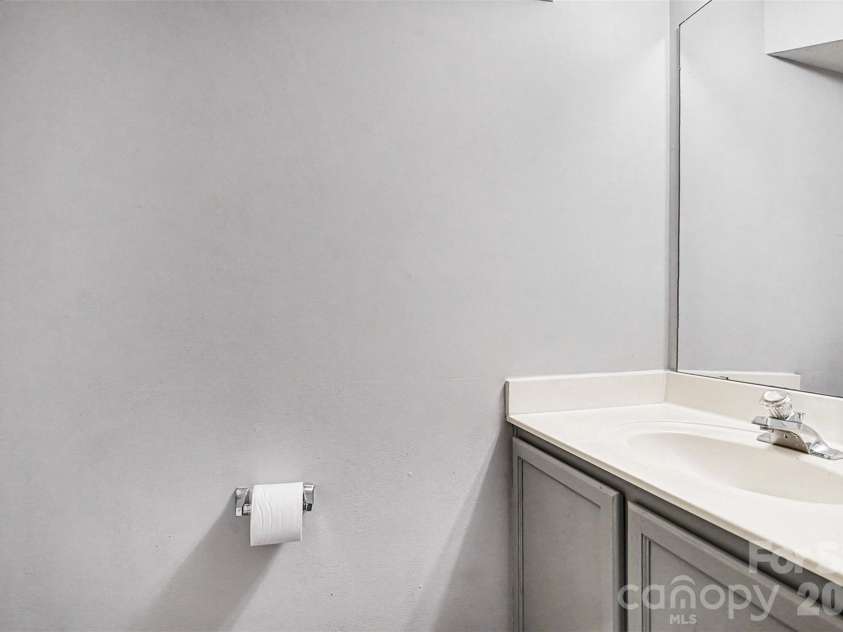 1825 Birch Heights Court, Charlotte, NC 28213.  MLS# CAR4332551, YatesRealty ID 6004. Half bath