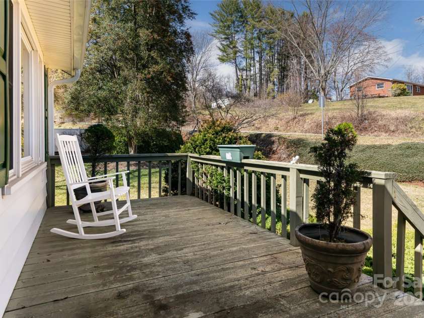 338 Morgan Road, Candler, NC 28715.  MLS# CAR4224621, YatesRealty ID 6004. 