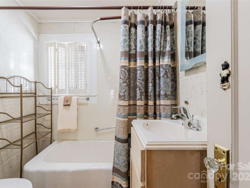 338 Morgan Road, Candler, NC 28715.  MLS# CAR4224621, YatesRealty ID 6004. 