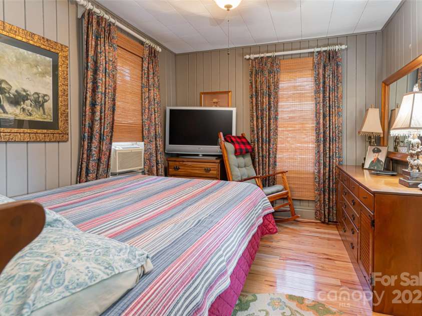 338 Morgan Road, Candler, NC 28715.  MLS# CAR4224621, YatesRealty ID 6004. 