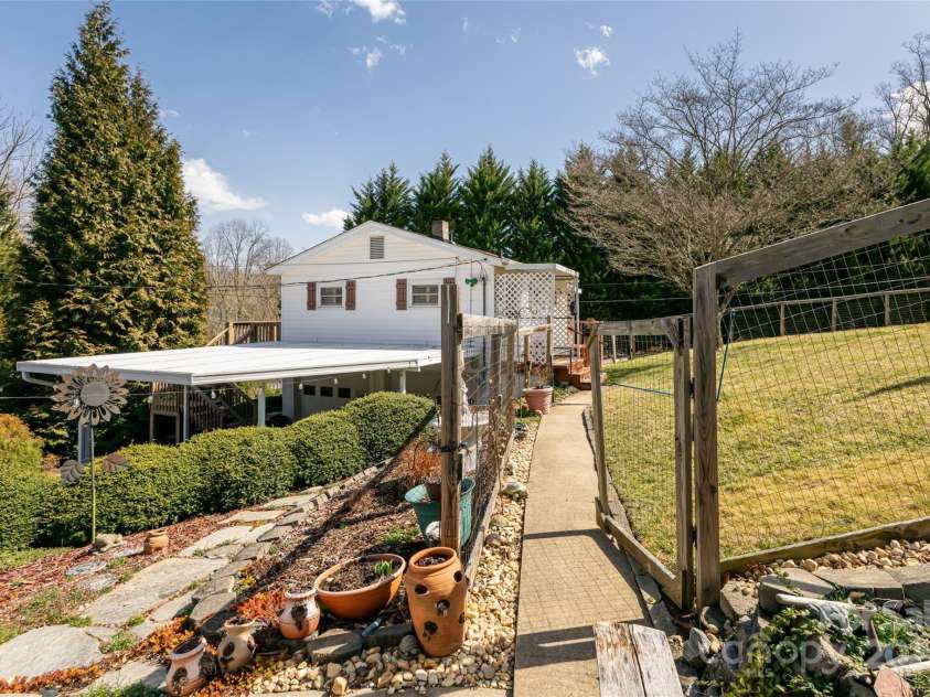 338 Morgan Road, Candler, NC 28715.  MLS# CAR4224621, YatesRealty ID 6004. 