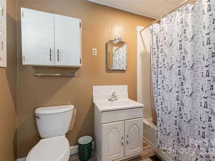 338 Morgan Road, Candler, NC 28715.  MLS# CAR4224621, YatesRealty ID 6004. 