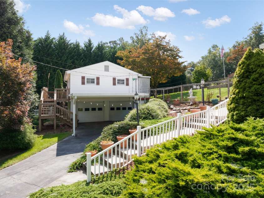 338 Morgan Road, Candler, NC 28715.  MLS# CAR4224621, YatesRealty ID 6004. 