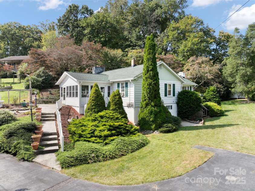 338 Morgan Road, Candler, NC 28715.  MLS# CAR4224621, YatesRealty ID 6004. 