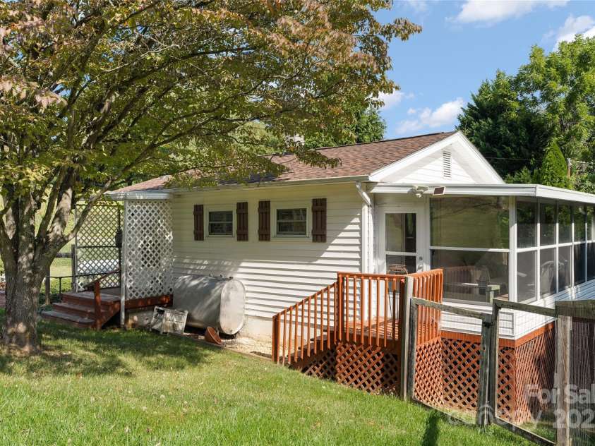 338 Morgan Road, Candler, NC 28715.  MLS# CAR4224621, YatesRealty ID 6004. 