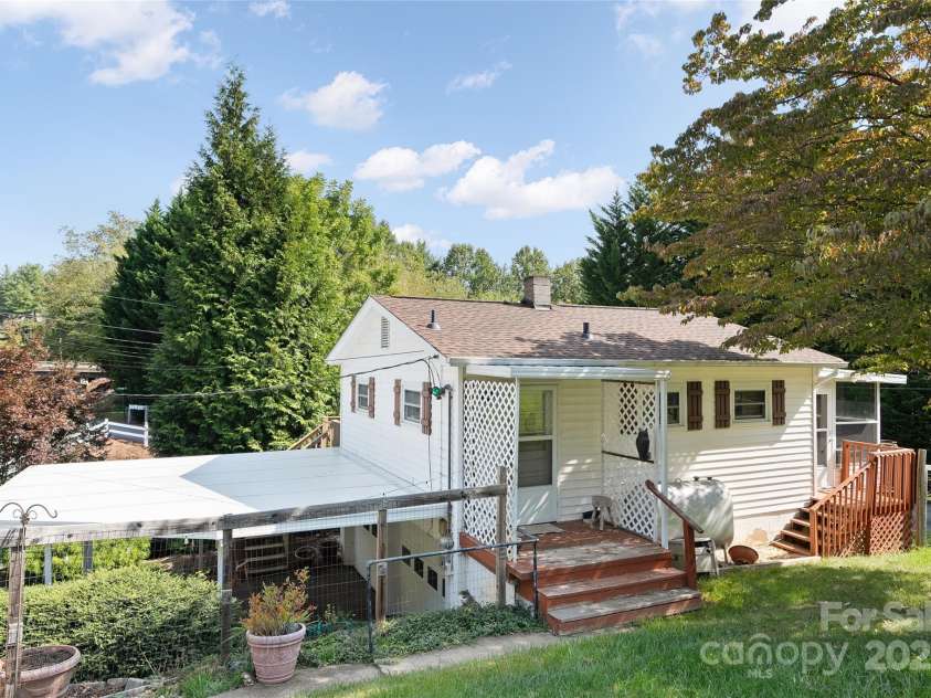 338 Morgan Road, Candler, NC 28715.  MLS# CAR4224621, YatesRealty ID 6004. 