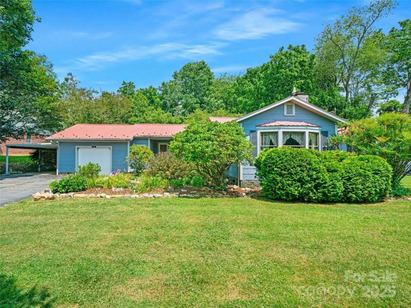 12 Robertson Street, Burnsville, NC 28714.  MLS# CAR4281124, YatesRealty ID 6005. 