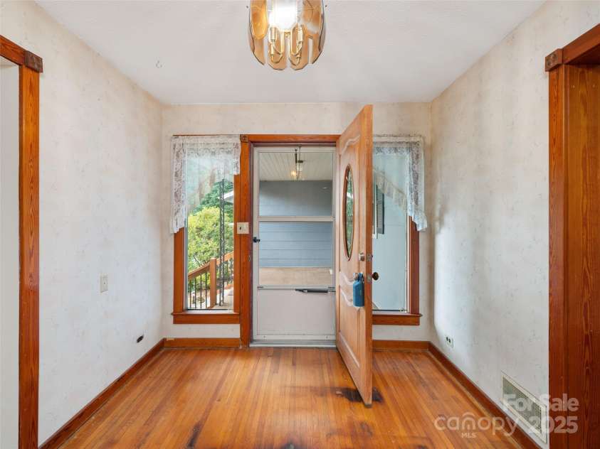 12 Robertson Street, Burnsville, NC 28714.  MLS# CAR4281124, YatesRealty ID 6005. 