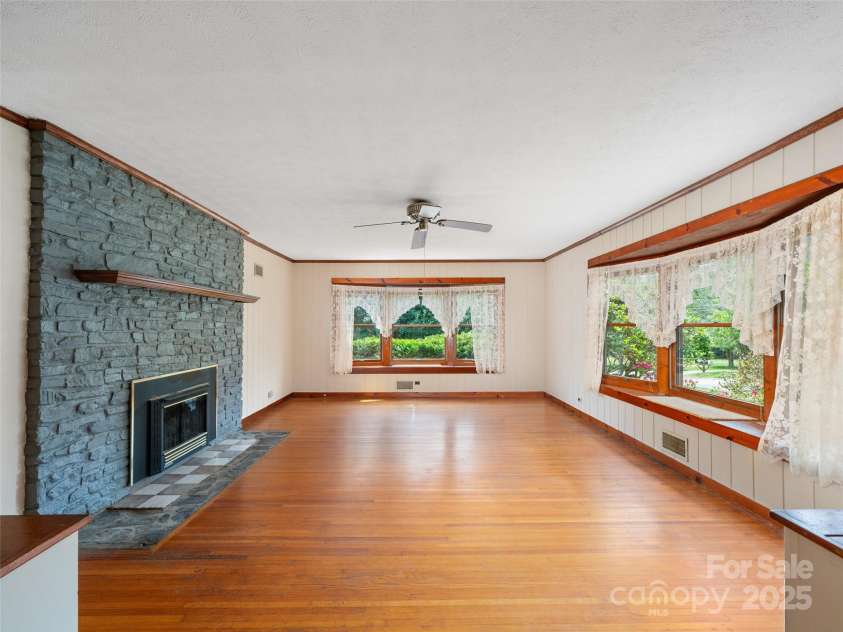 12 Robertson Street, Burnsville, NC 28714.  MLS# CAR4281124, YatesRealty ID 6005. 