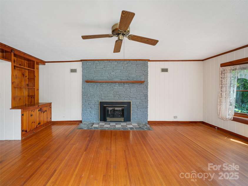 12 Robertson Street, Burnsville, NC 28714.  MLS# CAR4281124, YatesRealty ID 6005. 