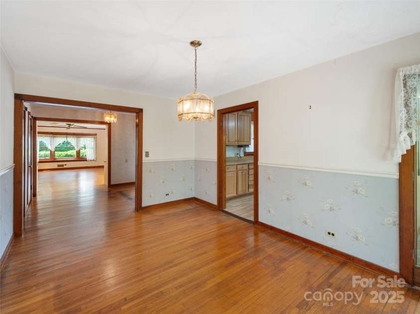 12 Robertson Street, Burnsville, NC 28714.  MLS# CAR4281124, YatesRealty ID 6005. 
