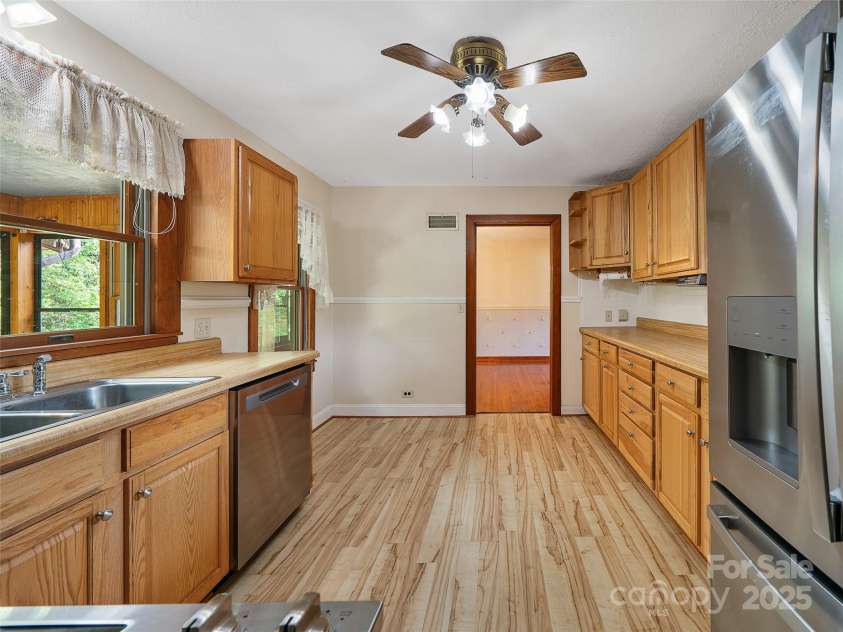 12 Robertson Street, Burnsville, NC 28714.  MLS# CAR4281124, YatesRealty ID 6005. 