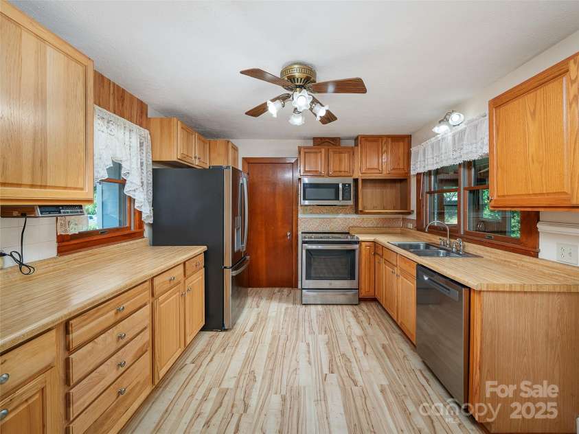 12 Robertson Street, Burnsville, NC 28714.  MLS# CAR4281124, YatesRealty ID 6005. 