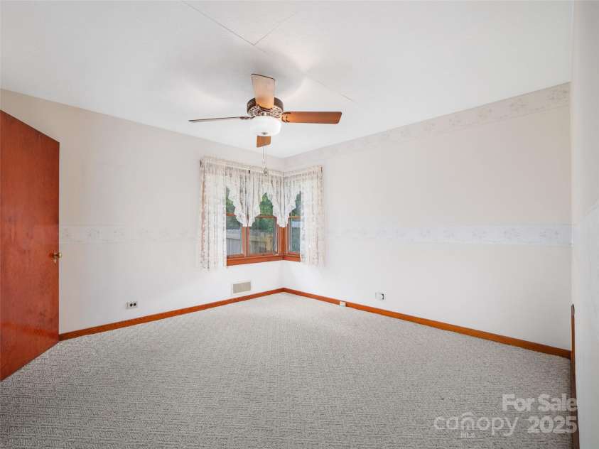 12 Robertson Street, Burnsville, NC 28714.  MLS# CAR4281124, YatesRealty ID 6005. 
