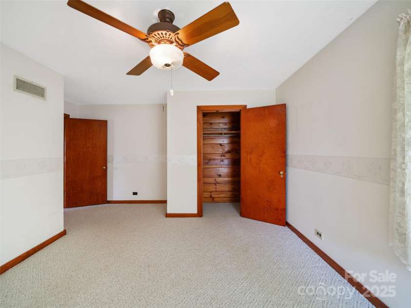 12 Robertson Street, Burnsville, NC 28714.  MLS# CAR4281124, YatesRealty ID 6005. 