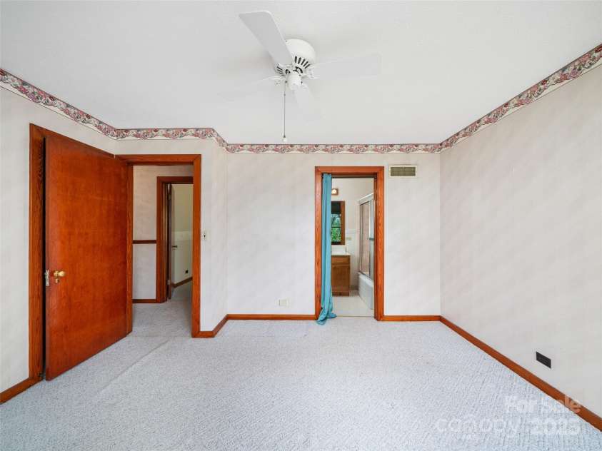 12 Robertson Street, Burnsville, NC 28714.  MLS# CAR4281124, YatesRealty ID 6005. 