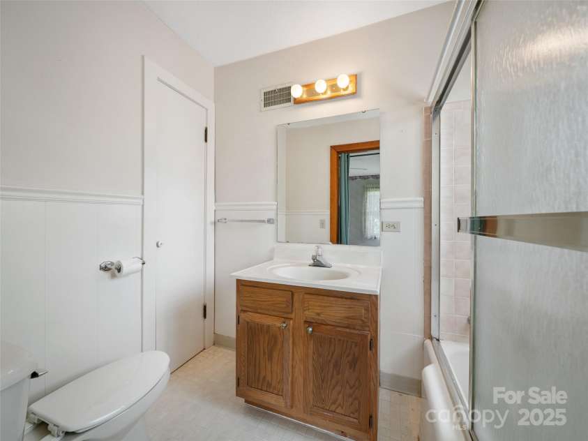 12 Robertson Street, Burnsville, NC 28714.  MLS# CAR4281124, YatesRealty ID 6005. 
