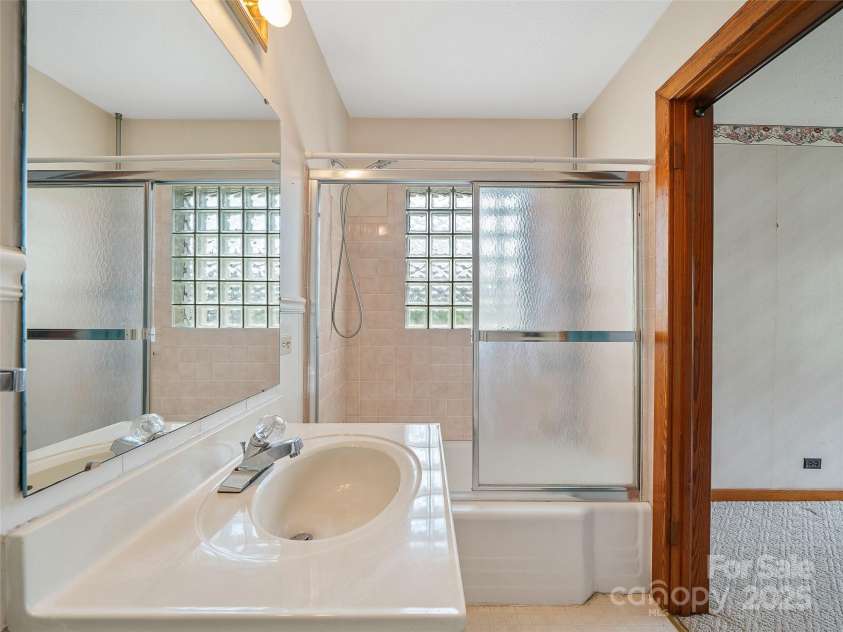12 Robertson Street, Burnsville, NC 28714.  MLS# CAR4281124, YatesRealty ID 6005. 