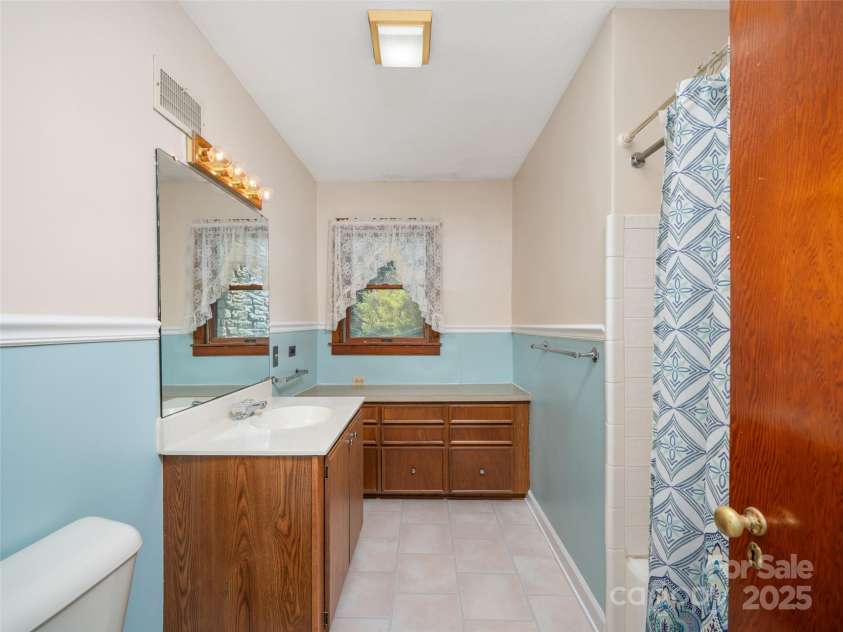 12 Robertson Street, Burnsville, NC 28714.  MLS# CAR4281124, YatesRealty ID 6005. 